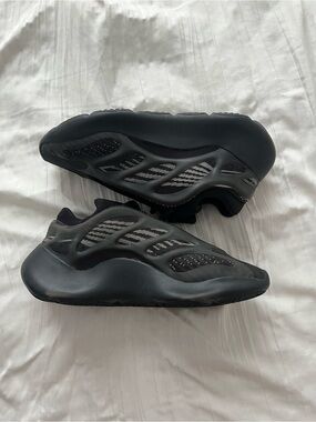 lilluxe_boutique Yeezy 700 v3 DARK GLOW.!!